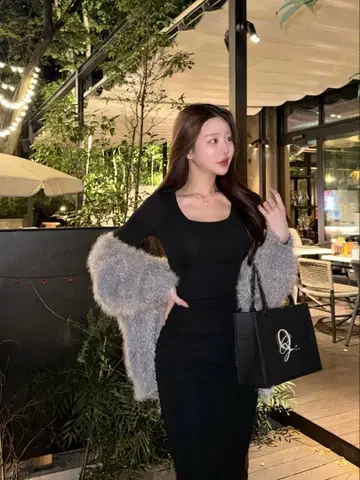 Qung 사이드 개더링 롱 리브 원피스 블랙