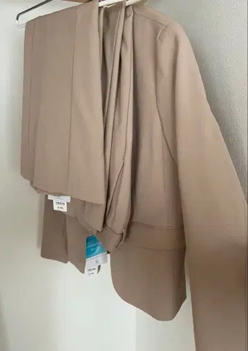 [ 미사용 새상품 ] GU 자켓, 팬츠, 스커트 세트