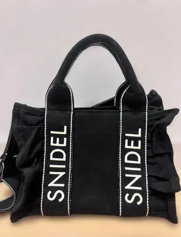 SNIDEL 블랙 토트백 프릴 디자인