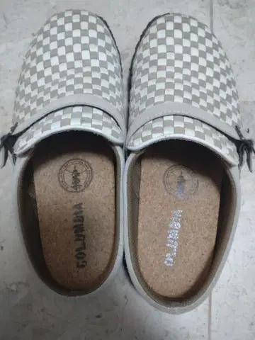 컬럼비아 체크 무늬 샌들