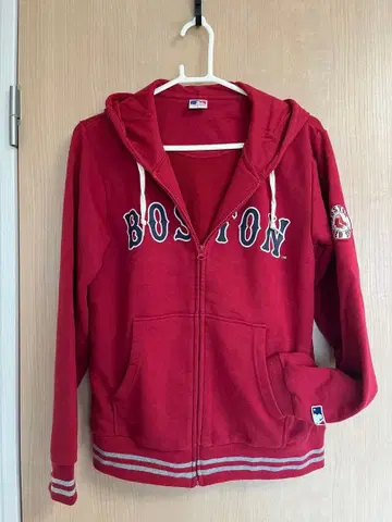 BOSTON 로고 빨간색 후드티
