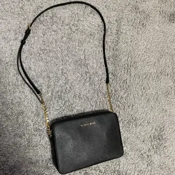 마이클코어스 숄더백 블랙 골드체인