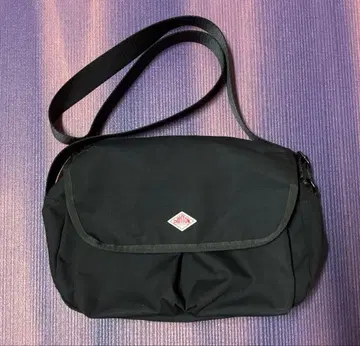 새상품급 단톤 숄더백 블랙