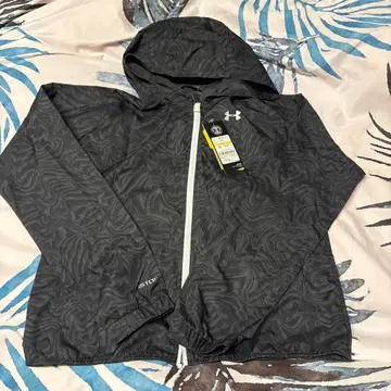 언더아머 윈드브레이커 M