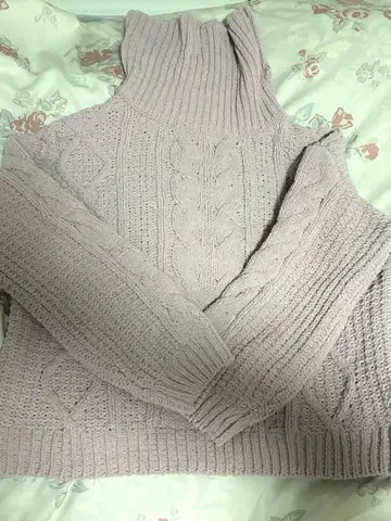 케이블 짜임 터틀넥 스웨터 M 사이즈 핑크