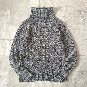 오버 사이즈 편직 무늬 긴팔 니트