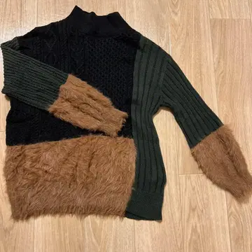 이종 소재 믹스 긴팔 니트 스웨터