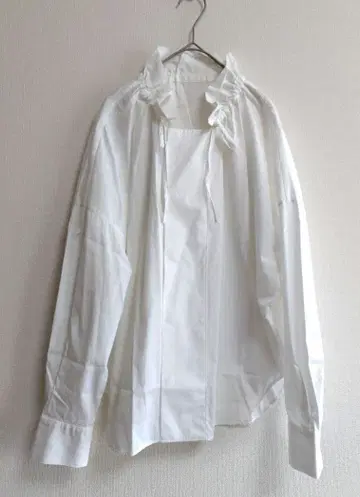 맥피 파인코튼 브로드 개더 칼라 블라우스 화이트