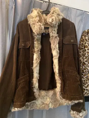 퍼 달린 코듀로이 자켓