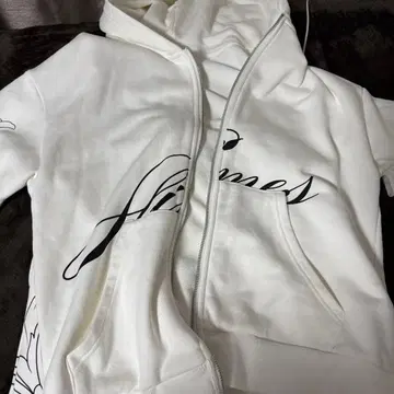 영 파트라 후드티