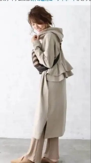 Myu 후드 부착 프릴 원피스