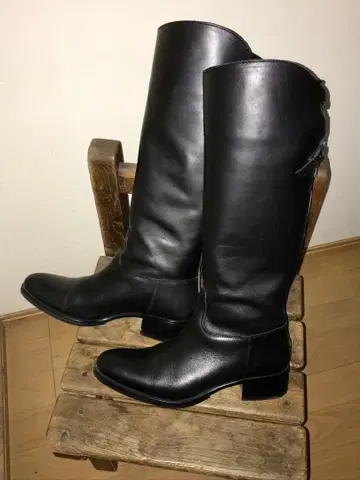 새상품급 ESCARLATA (에스칼라타) 백 벨트 부착 롱 부츠 38