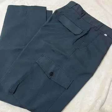 미사용 새상품 다크 그레이 카고 팬츠 S 사이즈 작업 바지