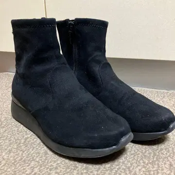 블랙 스웨이드 지퍼 부츠