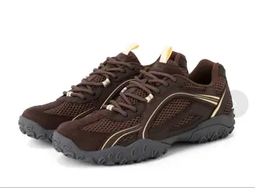 브라운 스니커즈 메쉬 골드 악센트