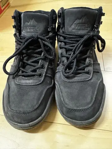 [ 최종 가격 인하 ] [ VANS ] 블랙 하이컷 스웨이드 스니커즈