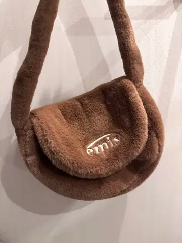 EMIS 하프문 퍼 백 미사용