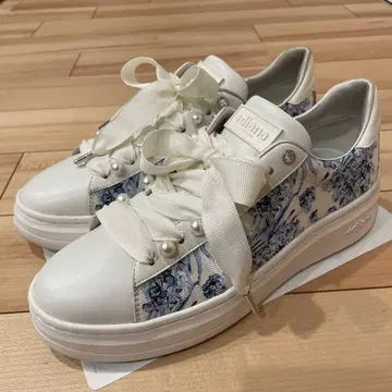 플러스 다이애나 펄 비쥬 리본 스니커즈 고흐