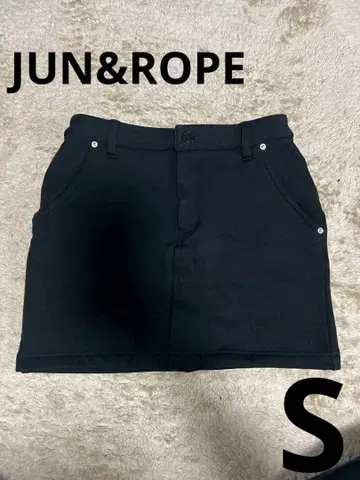 준앤로페 블랙스커트