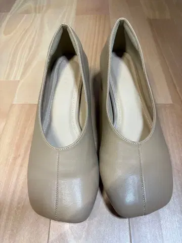 LEPSIM 베이지 힐 펌프스