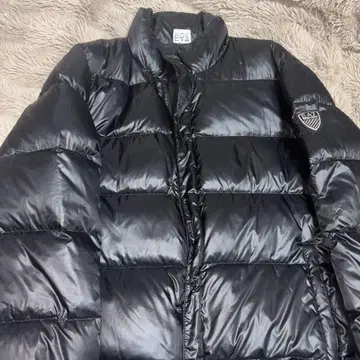 EA7 Emporio Armani 블랙 다운 자켓