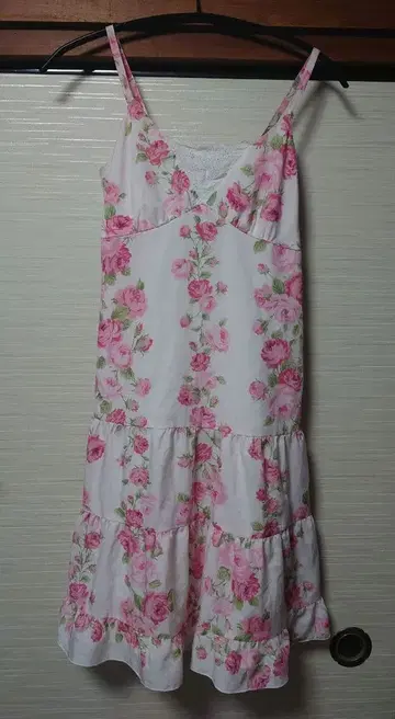 장미 무늬 원피스