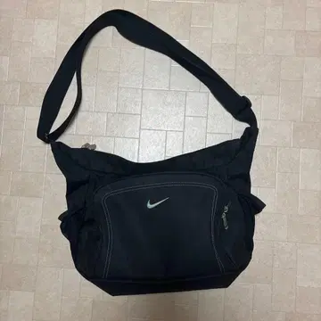 Nike 메신저 백 블랙 y2k