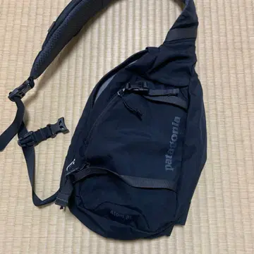 patagonia Atom 8 블랙 바디백