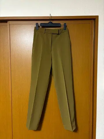 [ 미사용 ] 미라 오웬 센터 프레스 테이퍼드 팬츠 0