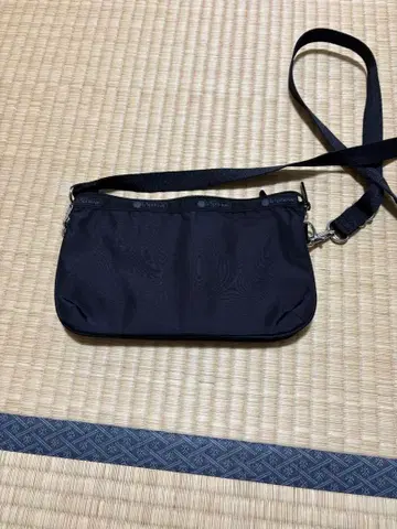 11월 9일 게재 종료 블랙 나일론 숄더백