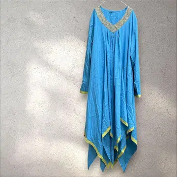 파란 비즈 장식 V넥 원피스 블루