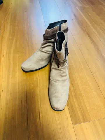 베이지 스웨이드 웨지 힐 부티