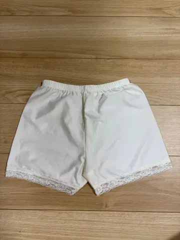 미사용 새상품 화이트 레이스 숏팬츠 M