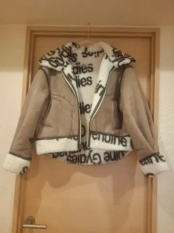 텍스트 프린트 크롭 리버서블 자켓