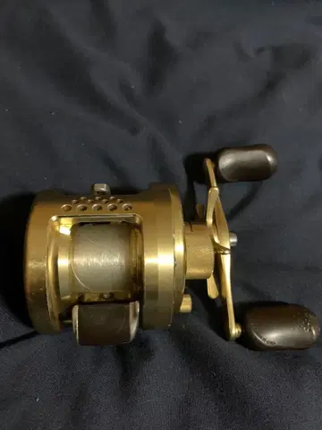 Shimano Calcutta Conquest 베이트 낚시릴