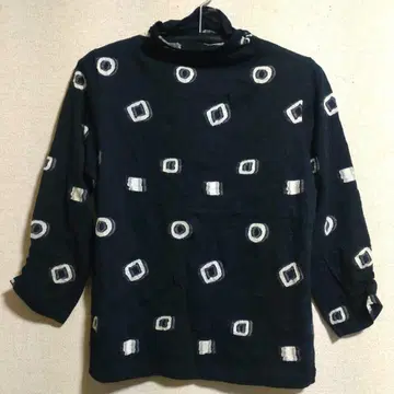 미사용 새상품 주름 가공 기하학 패턴 자수 디자인 풀오버 티셔츠 일본제