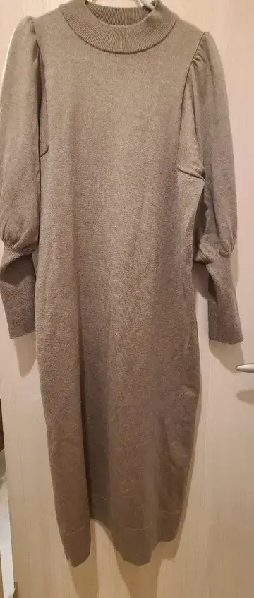 브라운 터틀넥 니트 원피스