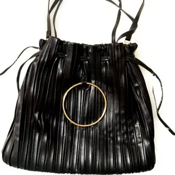 rienda 플리츠 디자인 숄더백 블랙