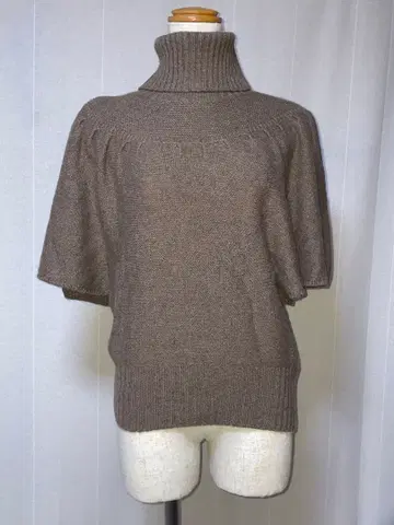 새상품급*LUCA *디자인 니트 브라운