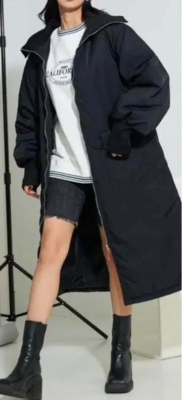 LATINA 스탠드 코드 블랙