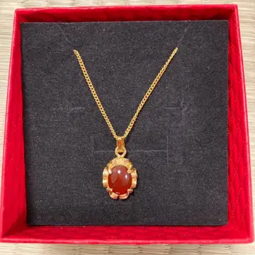 빨간색 보석의 금속제 목걸이 유품 정리 앤티크 골드 목걸이