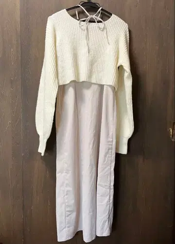 아이보리 니트 스웨터와 롱 슬립 드레스 세트