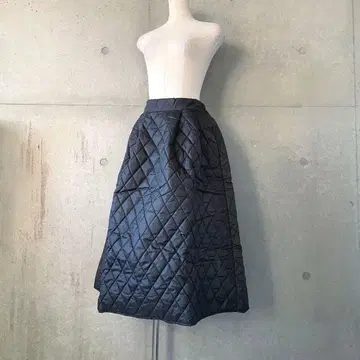 택 포함 새상품 퀼팅 볼륨 턱 플레어 스커트 블랙 M