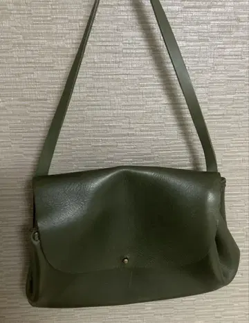 [ 미사용 ] kvell 올리브 그린 숄더백