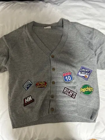그레이 V넥 가디건 패치 포함