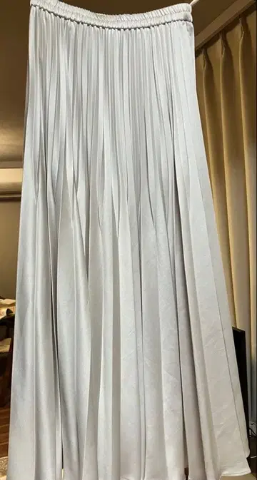 그레디 브릴리언트 스커트 아이보리 샴페인 플리츠