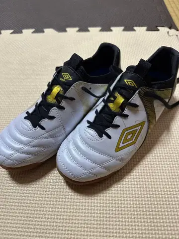 umbro 풋살화 화이트/골드