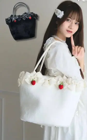 진화이트 앨리스 리본 모티브 딸기 토트백. 미사용 새상품. 블랙.