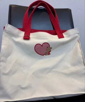 파밀리아 토트백 2025