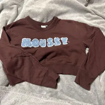 MOUSSY 브라운 크롭 맨투맨